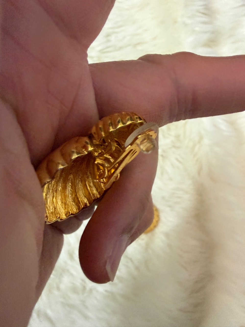 KENNETH JAY LANE GOLD SEASHELL CLIP EARRINGS - Picture 6 of 6